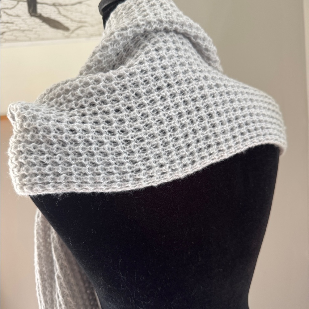 NWT. MACYS SCARF WRAP Style & Co. SOFT & warm Light Gray Textured Scarf. NWT - Picture 3 of 5